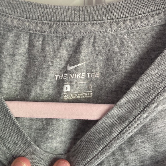 Nike Top - Picture 2 of 2